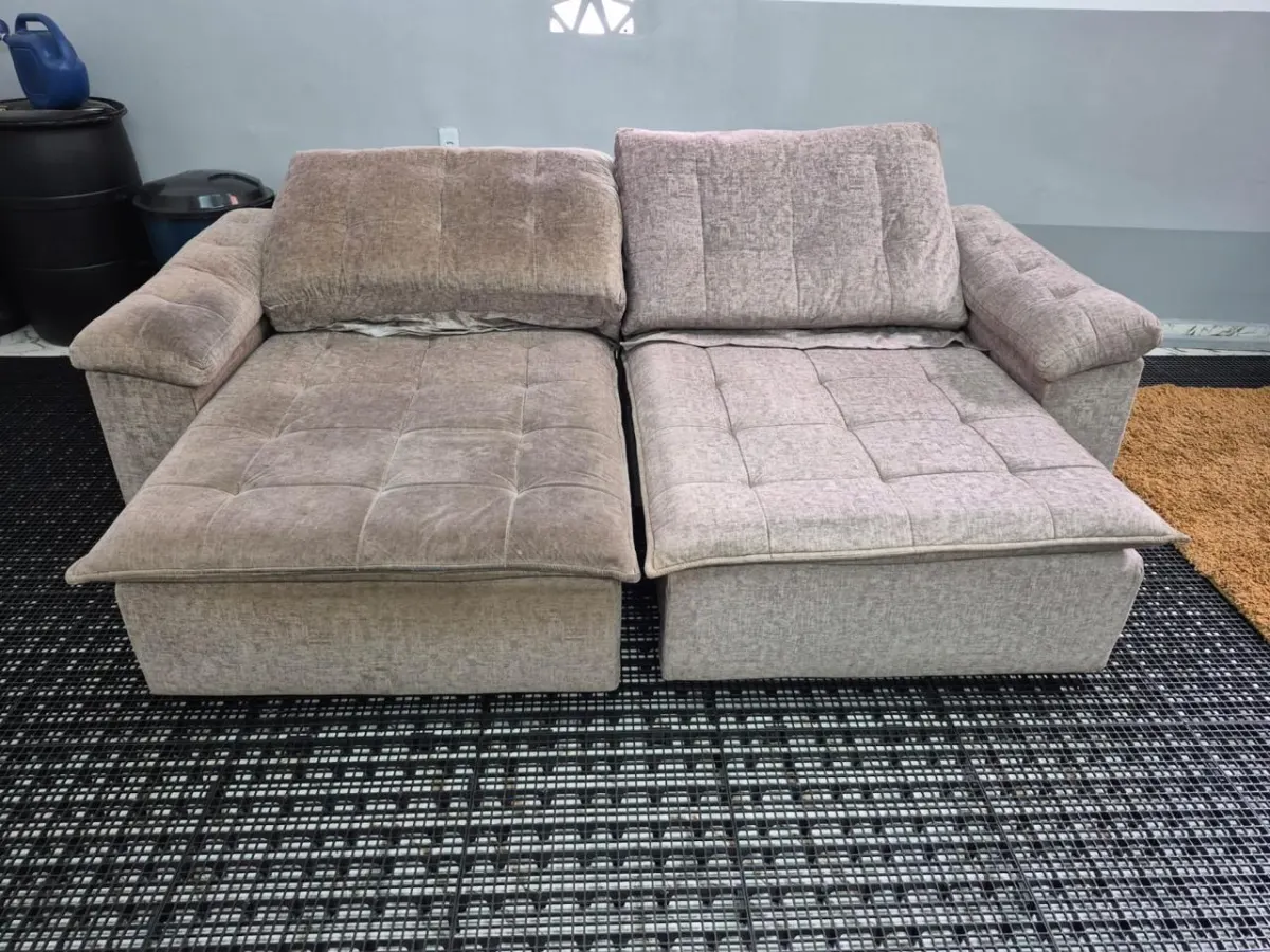 Limpeza de sofá realizada pela Lave Top em Caruaru